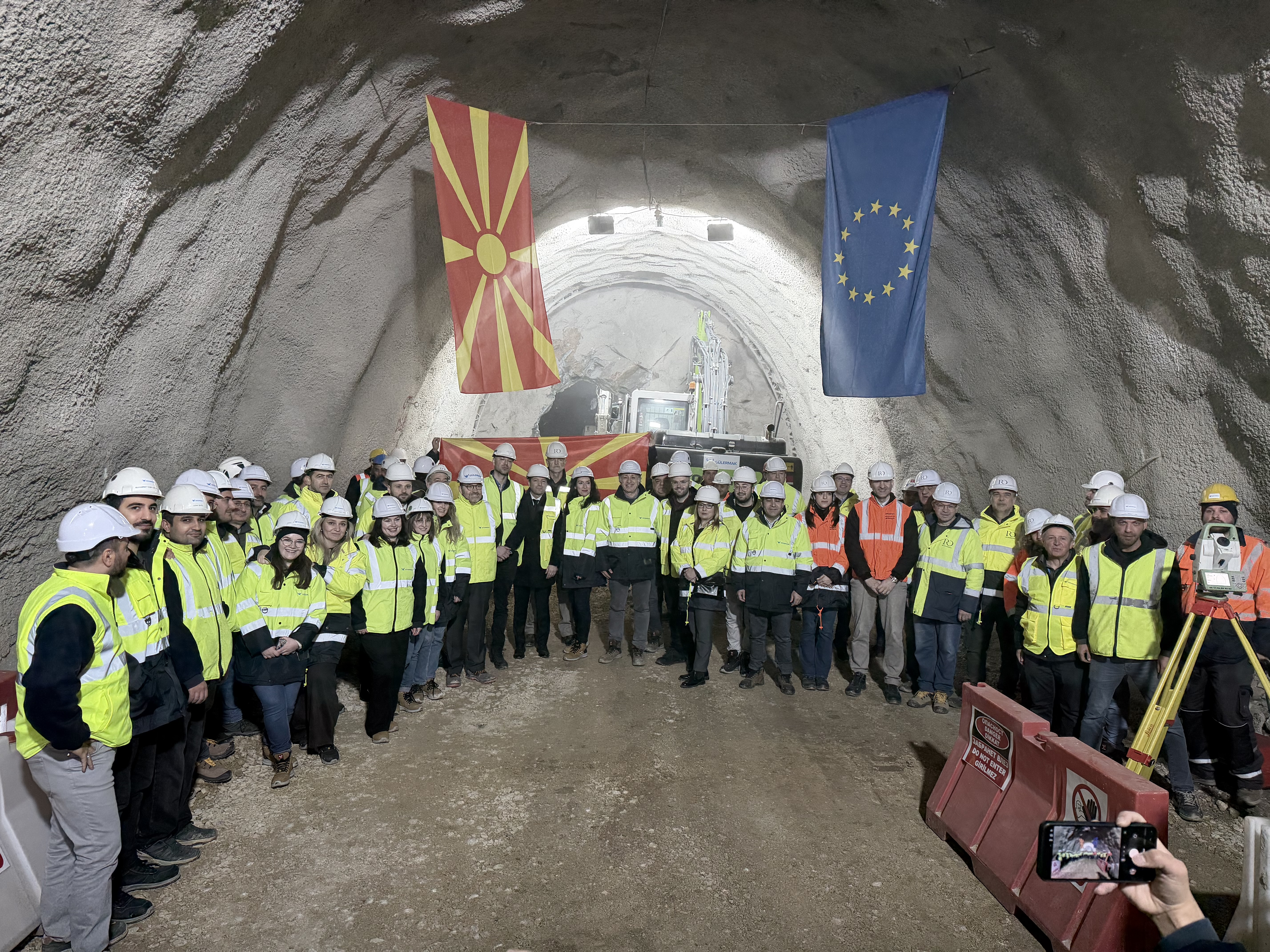 Light-seeing breakthrough ceremony was held for the last of the 15 tunnels